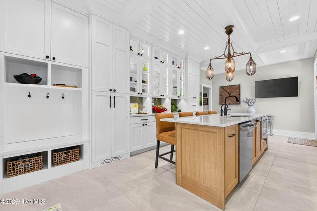 502 W Brown Street, Saint James, NC 28461