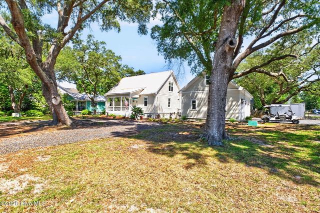 502 W Brown Street, Saint James, NC 28461