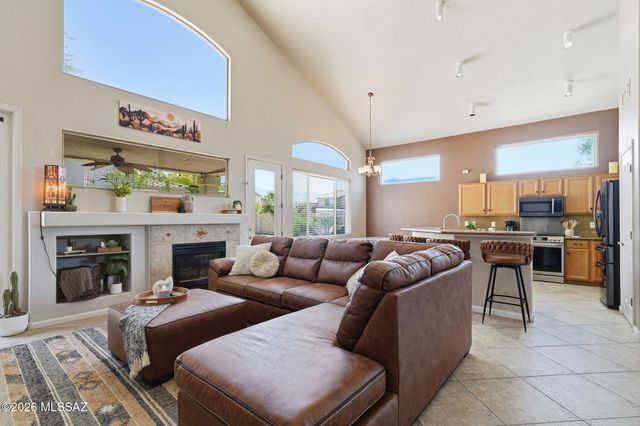 12884 N Pioneer Way, Oro Valley, AZ 85755