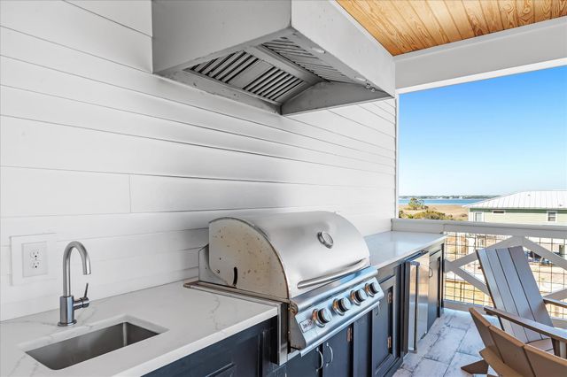 7944 Gulf Boulevard, Navarre, FL 32566