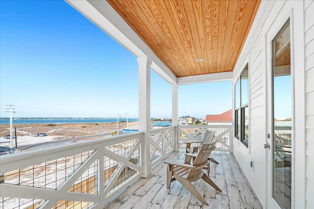 7944 Gulf Boulevard, Navarre, FL 32566