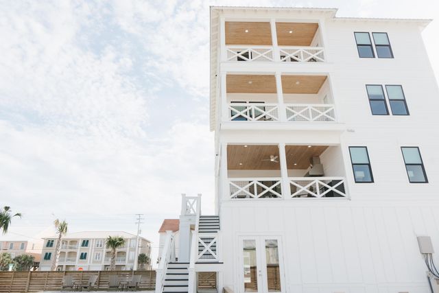 7944 Gulf Boulevard, Navarre, FL 32566