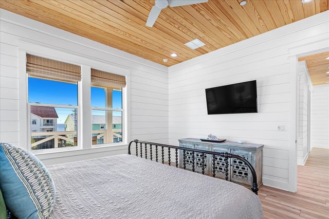 7944 Gulf Boulevard, Navarre, FL 32566