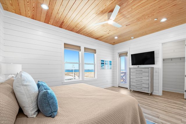 7944 Gulf Boulevard, Navarre, FL 32566