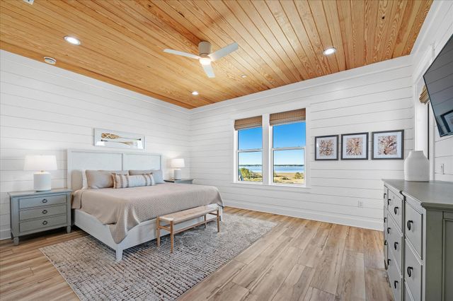 7944 Gulf Boulevard, Navarre, FL 32566