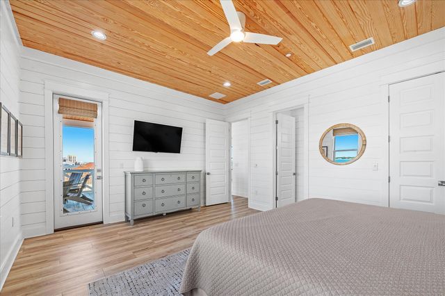 7944 Gulf Boulevard, Navarre, FL 32566