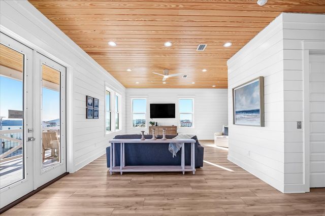 7944 Gulf Boulevard, Navarre, FL 32566