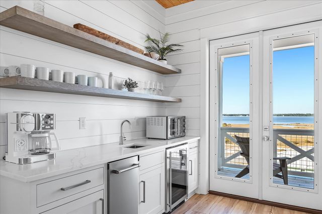 7944 Gulf Boulevard, Navarre, FL 32566