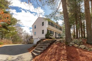 29 Trifiro Rd, Billerica, MA 01821