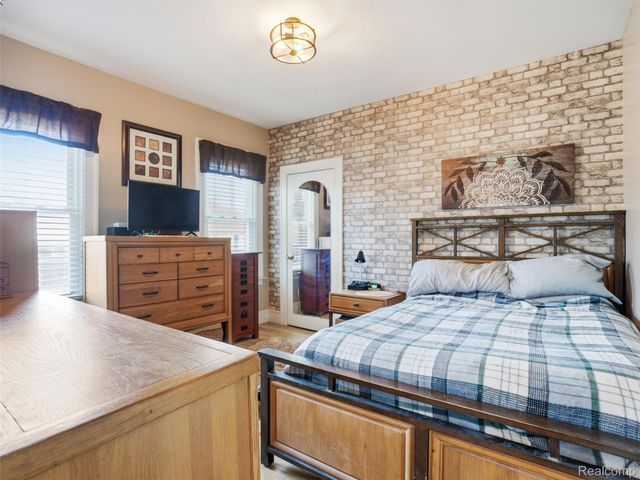 34327 Jefferson Avenue, Harrison Charter Township, MI 48045