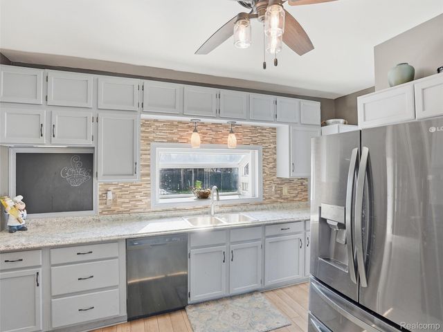 34327 Jefferson Avenue, Harrison Charter Township, MI 48045