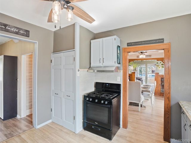 34327 Jefferson Avenue, Harrison Charter Township, MI 48045