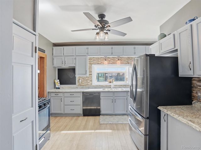 34327 Jefferson Avenue, Harrison Charter Township, MI 48045