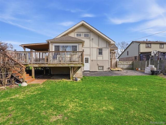 34327 Jefferson Avenue, Harrison Charter Township, MI 48045