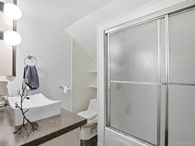 34327 Jefferson Avenue, Harrison Charter Township, MI 48045