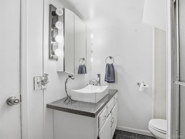 34327 Jefferson Avenue, Harrison Charter Township, MI 48045