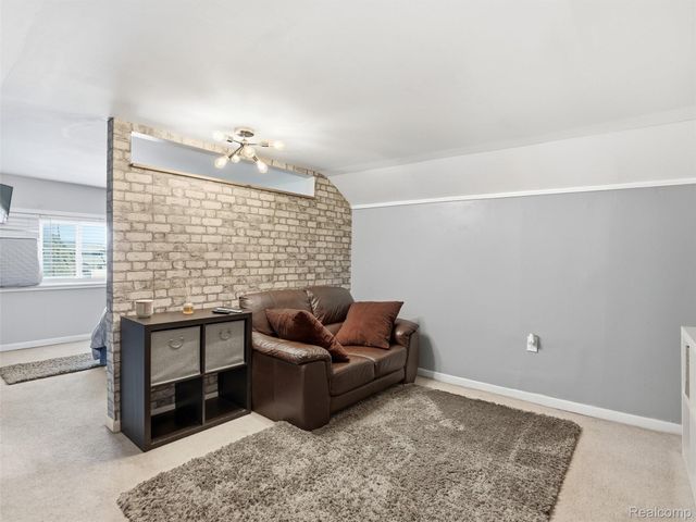 34327 Jefferson Avenue, Harrison Charter Township, MI 48045