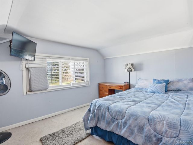 34327 Jefferson Avenue, Harrison Charter Township, MI 48045