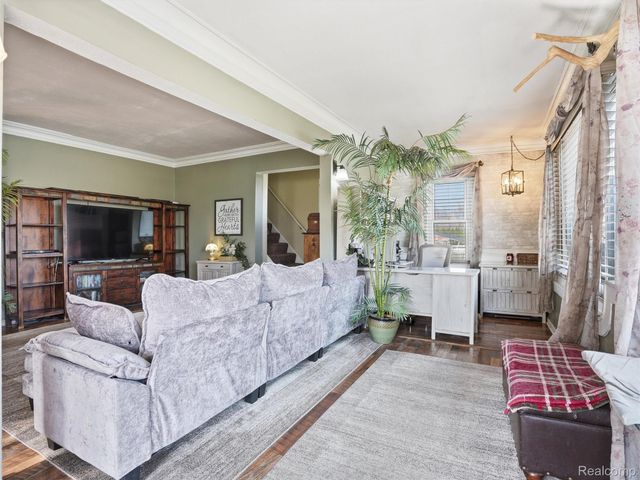 34327 Jefferson Avenue, Harrison Charter Township, MI 48045