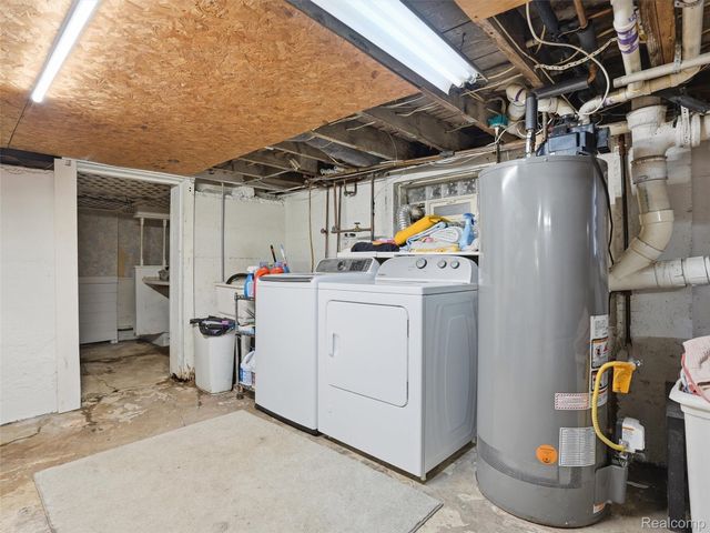 34327 Jefferson Avenue, Harrison Charter Township, MI 48045