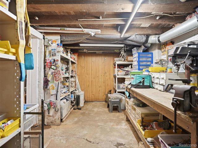 34327 Jefferson Avenue, Harrison Charter Township, MI 48045