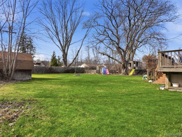 34327 Jefferson Avenue, Harrison Charter Township, MI 48045