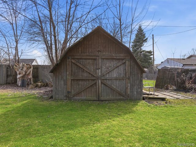 34327 Jefferson Avenue, Harrison Charter Township, MI 48045