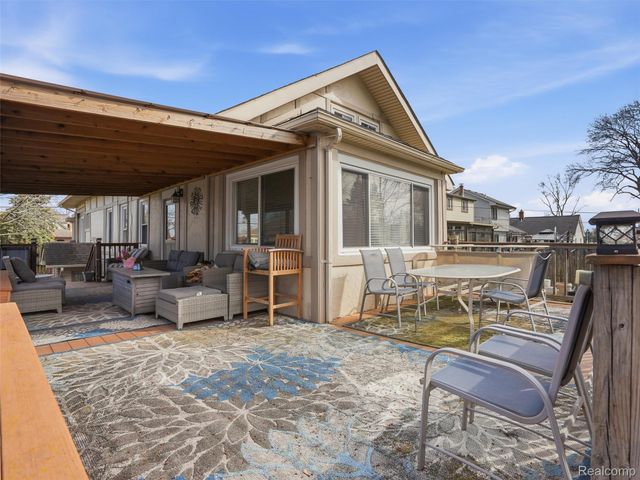 34327 Jefferson Avenue, Harrison Charter Township, MI 48045