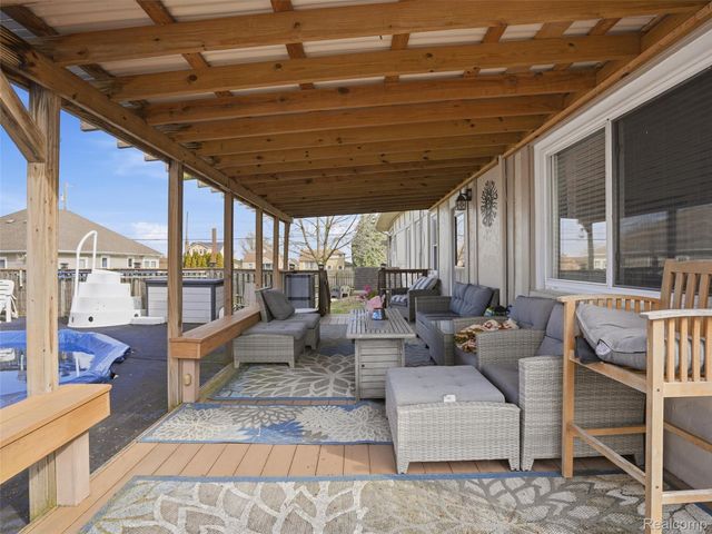 34327 Jefferson Avenue, Harrison Charter Township, MI 48045