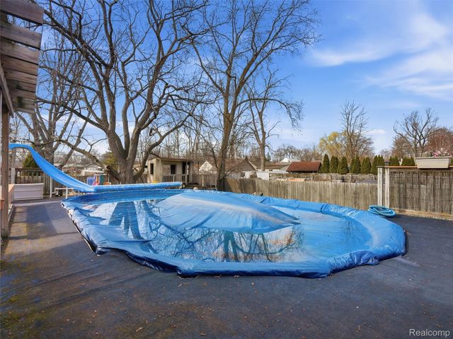 34327 Jefferson Avenue, Harrison Charter Township, MI 48045