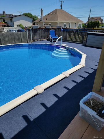 34327 Jefferson Avenue, Harrison Charter Township, MI 48045