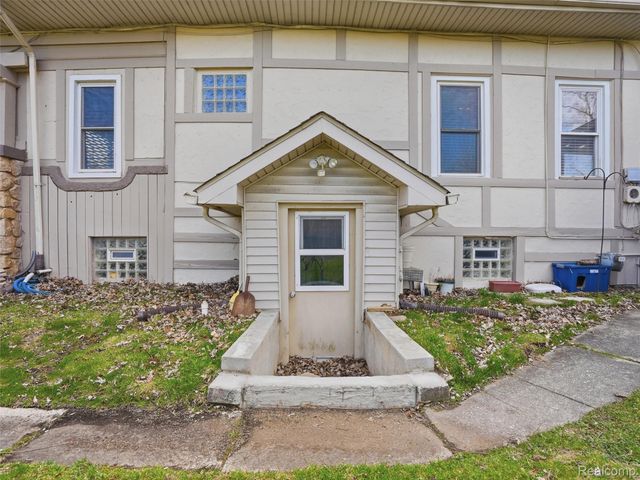 34327 Jefferson Avenue, Harrison Charter Township, MI 48045