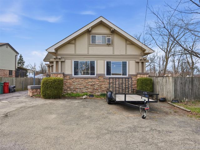 34327 Jefferson Avenue, Harrison Charter Township, MI 48045