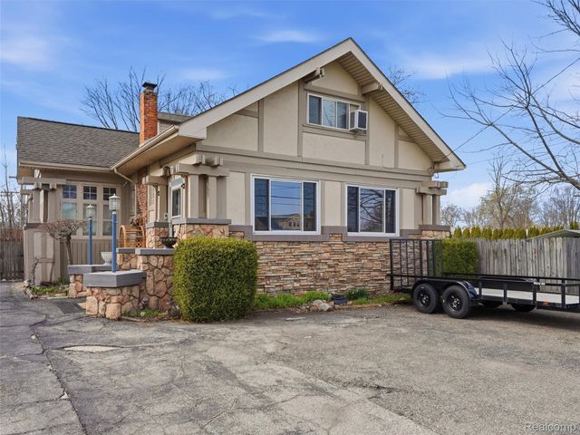 34327 Jefferson Avenue, Harrison Charter Township, MI 48045