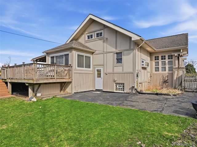 34327 Jefferson Avenue, Harrison Charter Township, MI 48045