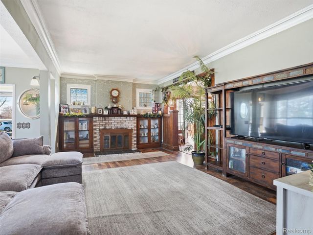 34327 Jefferson Avenue, Harrison Charter Township, MI 48045