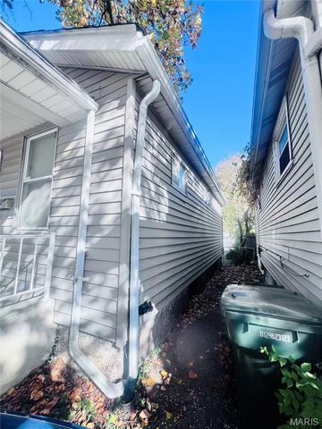 3857 Neosho Street, St Louis, MO 63116