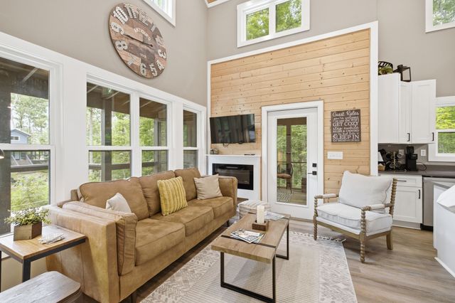 235 Waters Edge Way, Tracy City, TN 37387