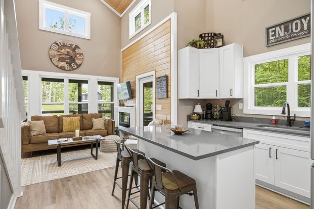 235 Waters Edge Way, Tracy City, TN 37387