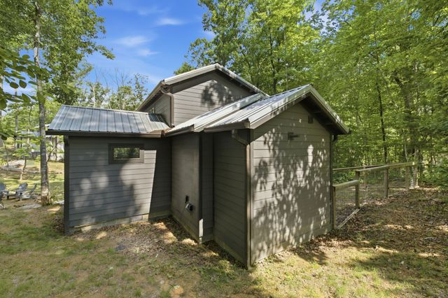 235 Waters Edge Way, Tracy City, TN 37387