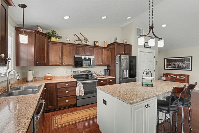 622 Willow Point Court, Troy, OH 45373