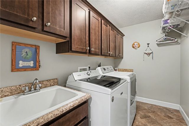 622 Willow Point Court, Troy, OH 45373