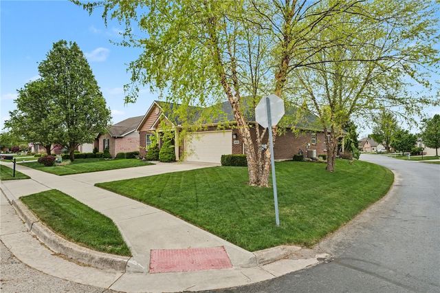 622 Willow Point Court, Troy, OH 45373