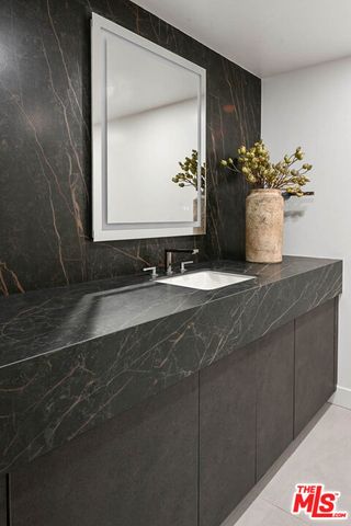 350 N Palm Drive 202, Beverly Hills, CA 90210