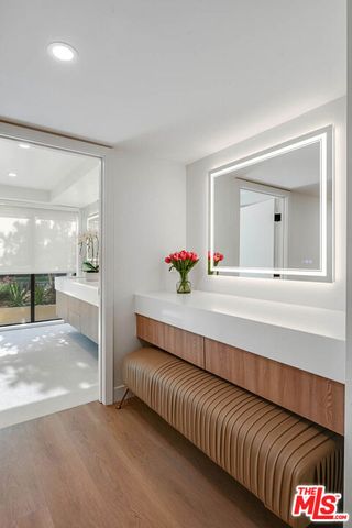 350 N Palm Drive 202, Beverly Hills, CA 90210