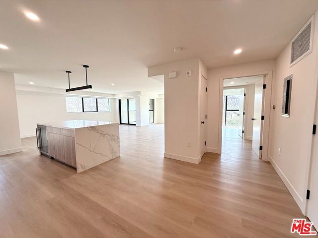 350 N Palm Drive 202, Beverly Hills, CA 90210