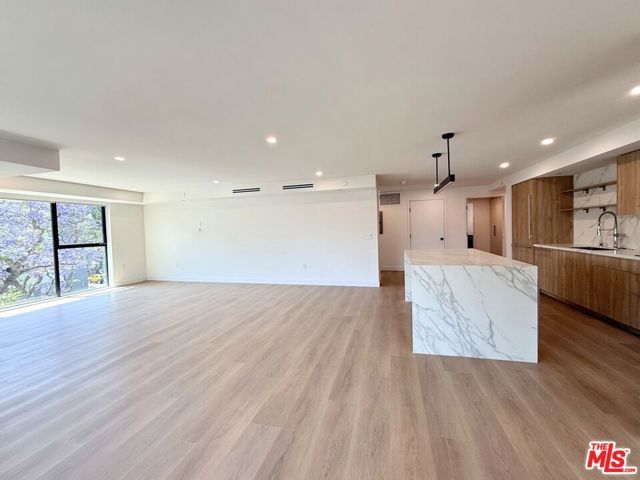 350 N Palm Drive 202, Beverly Hills, CA 90210