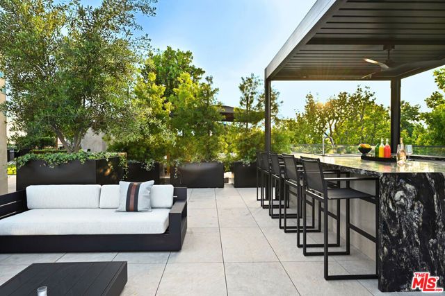 350 N Palm Drive 202, Beverly Hills, CA 90210