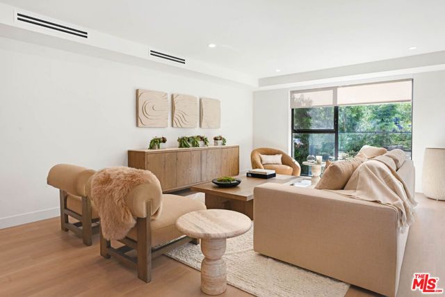 350 N Palm Drive 202, Beverly Hills, CA 90210