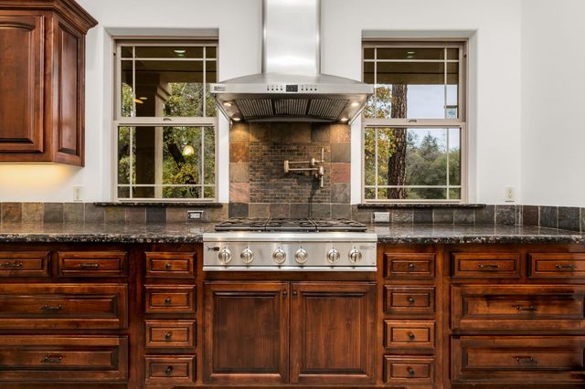 1746 Hidden Valley Ln, Auburn, CA 95602